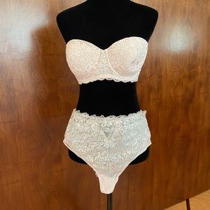 VICTORIA’S SECRET STRAPLESS BRA & PANTY